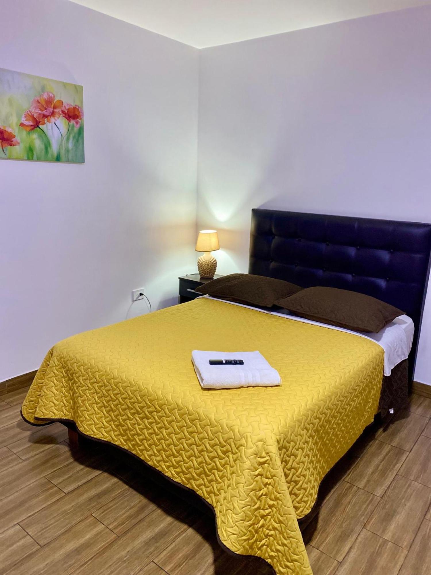 Hospedaje El Girasol Tababela Quito Exterior photo